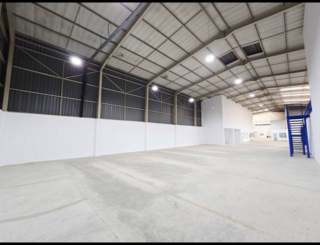 2,842M² WAREHOUSE FOR SALE IN NORTH RIDING